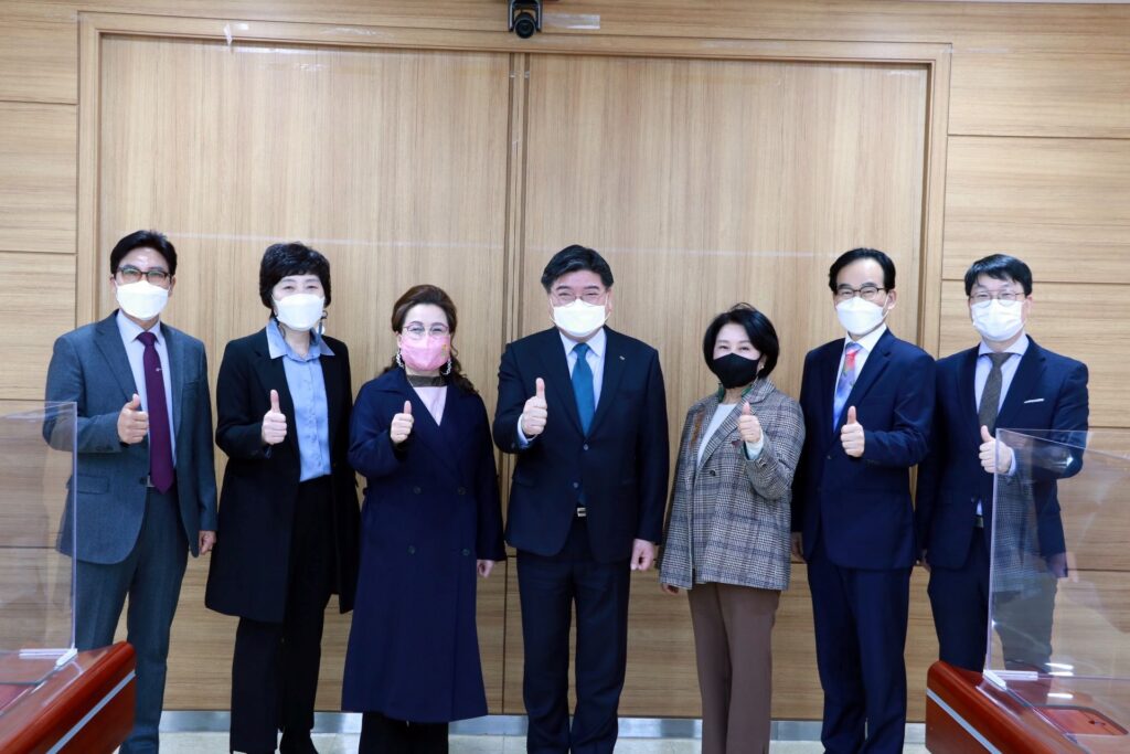 김용진 국민연금공단 이사장, “국민의 행복, 든든한 내일을 약속합니다”
한마음 한뜻으로 쇄신과제 이행, ‘소통하는 이사장’ 김용진