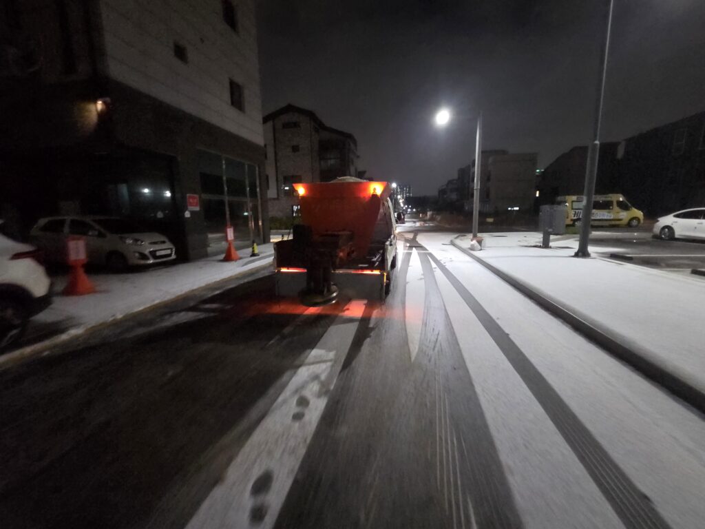 시흥시, 올겨울 첫 강설에 즉각 대응… 제설·순찰 총력 가동