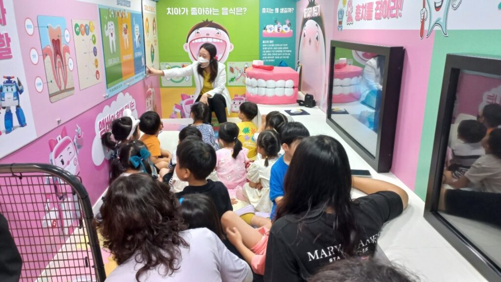 치카치카 건강버스 ‘엠버’ 운영…체험형 구강보건교육 추진
