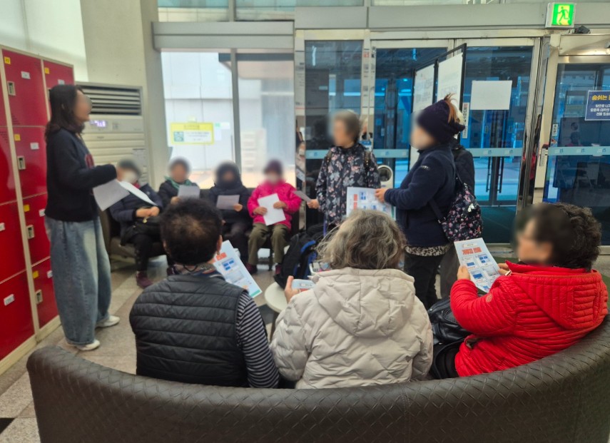 시흥도시공사, 국민체육센터 어르신 무인단말기 교육 실시