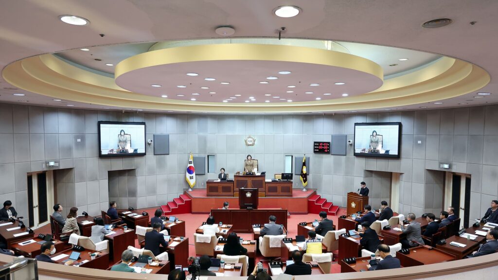 시흥시의회 임시회 개회…원도심 정비·요금체계·공직중립 쟁점 부각
