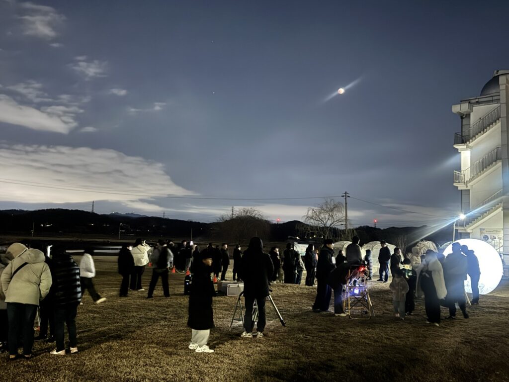 시흥시 농업기술센터 천문관, 개기월식 공개관측 행사 성황