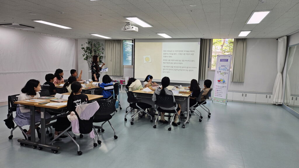 시흥시도서관, 공모 3관왕에 ‘책여행’까지…시민 참여형 독서문화 확산