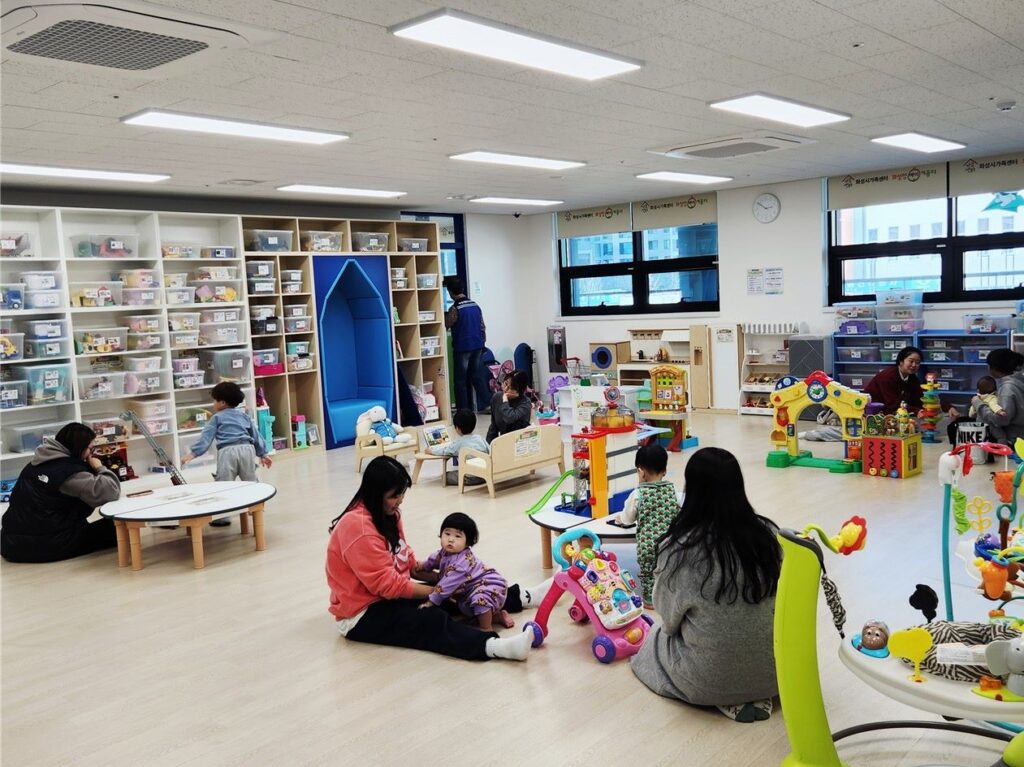 경기도, 육아나눔터 이용 46만 명 돌파…올해 77개소로 확대