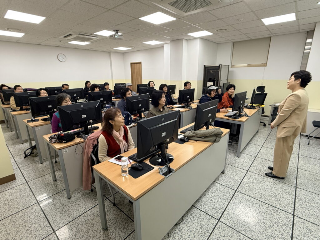 시흥시북부노인복지관, 어르신 대상 AI·디지털생활교실 운영