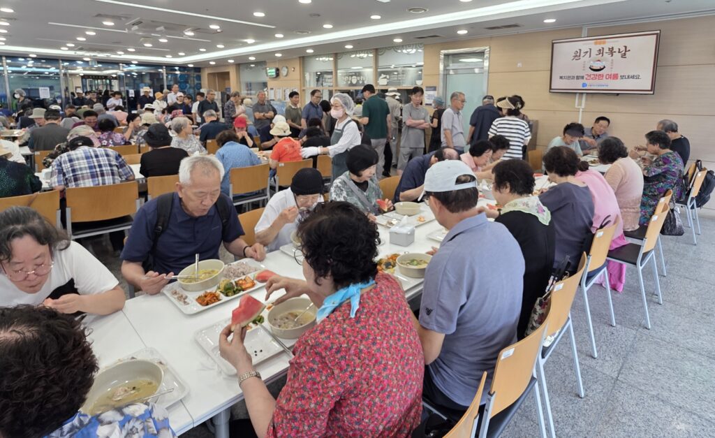 시흥시노인복지관, 어르신 1,600명에 ‘복날 특식’